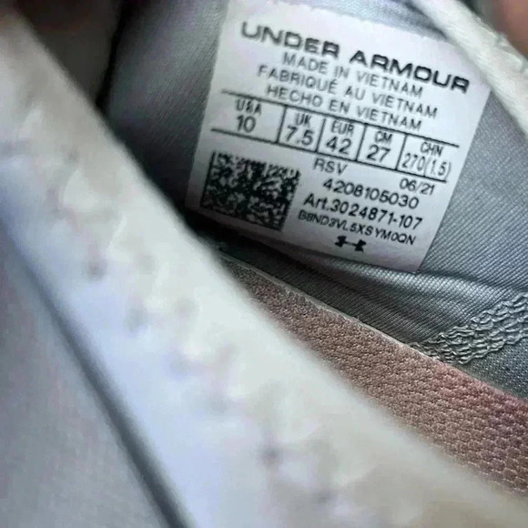 Under Armor running shoes - Picture 2 of 4